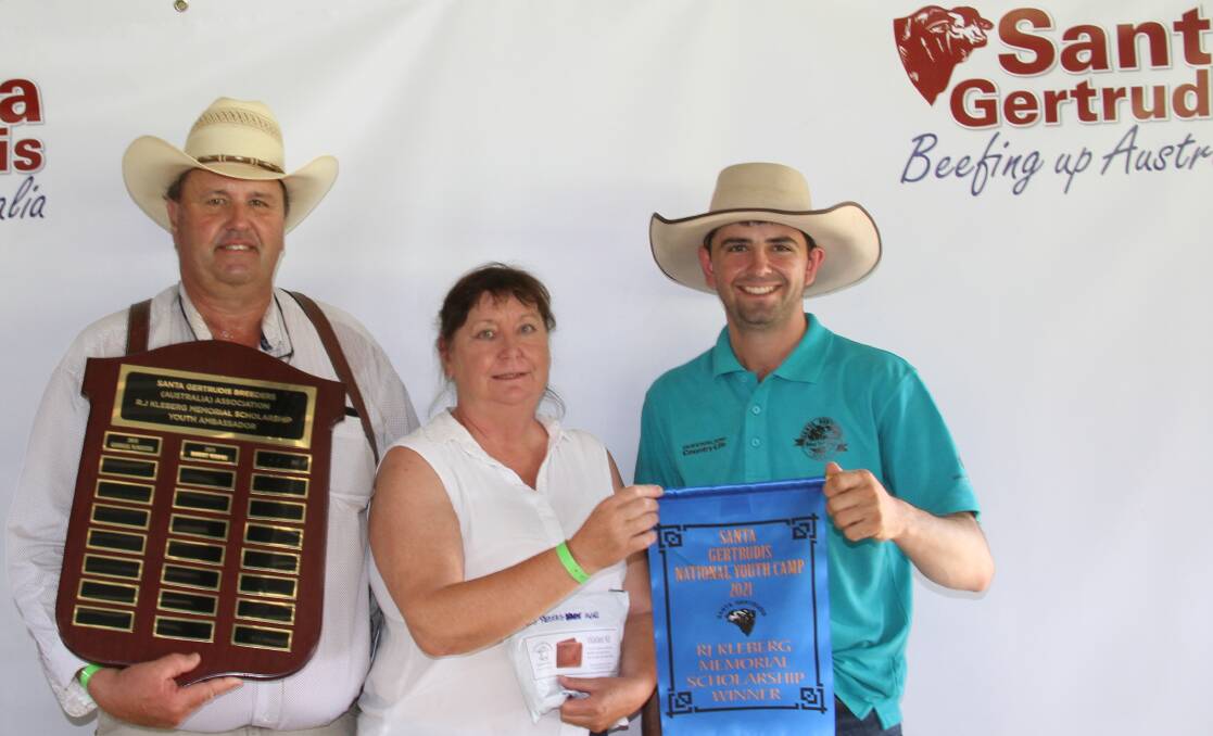John Delaforce when he was awarded the Kleberg scholarship in 2021, and the role of youth ambassador for the Santa Gertrudis Breeders Association. He is pictured with judges, Robert and Lorraine Sinnamon. Picture supplied 
