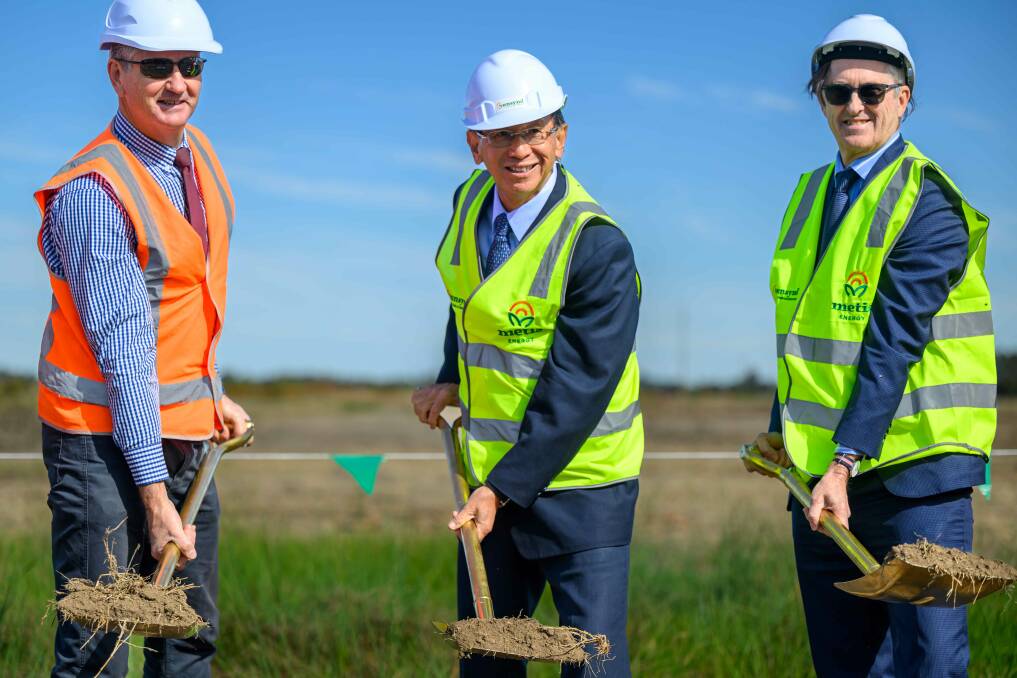 Goondiwindi Regional Council mayor Lawrence Springborg AM, Metis Energy chairman and interim CEO Kin Fei Tang, and Trade and Investment Queensland commissioner Ross Buchanan at the sod-turning event. Picture: Supplied
